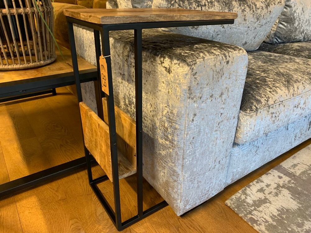 Beistelltisch mit Holzablage