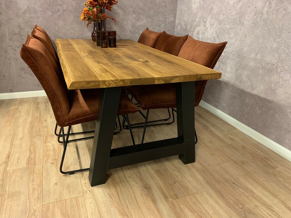 Esstisch Massivholz Baumkante