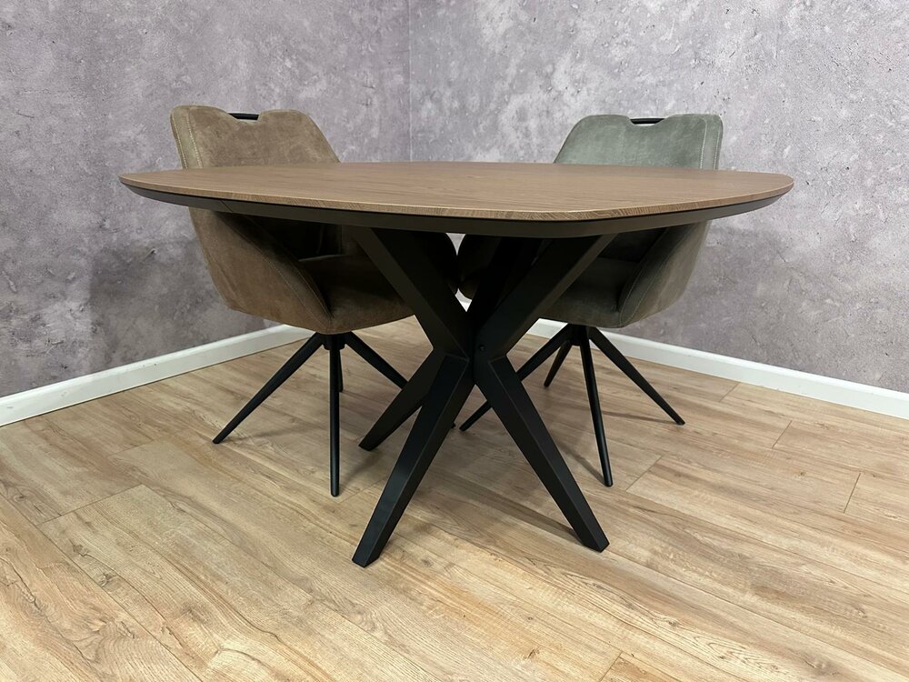 Viereckiger Kuchentisch