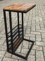 Beistelltisch mit Stahlablage