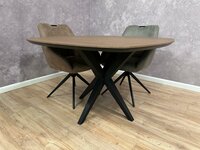 Viereckiger Kuchentisch