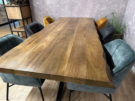 Holztisch massiv